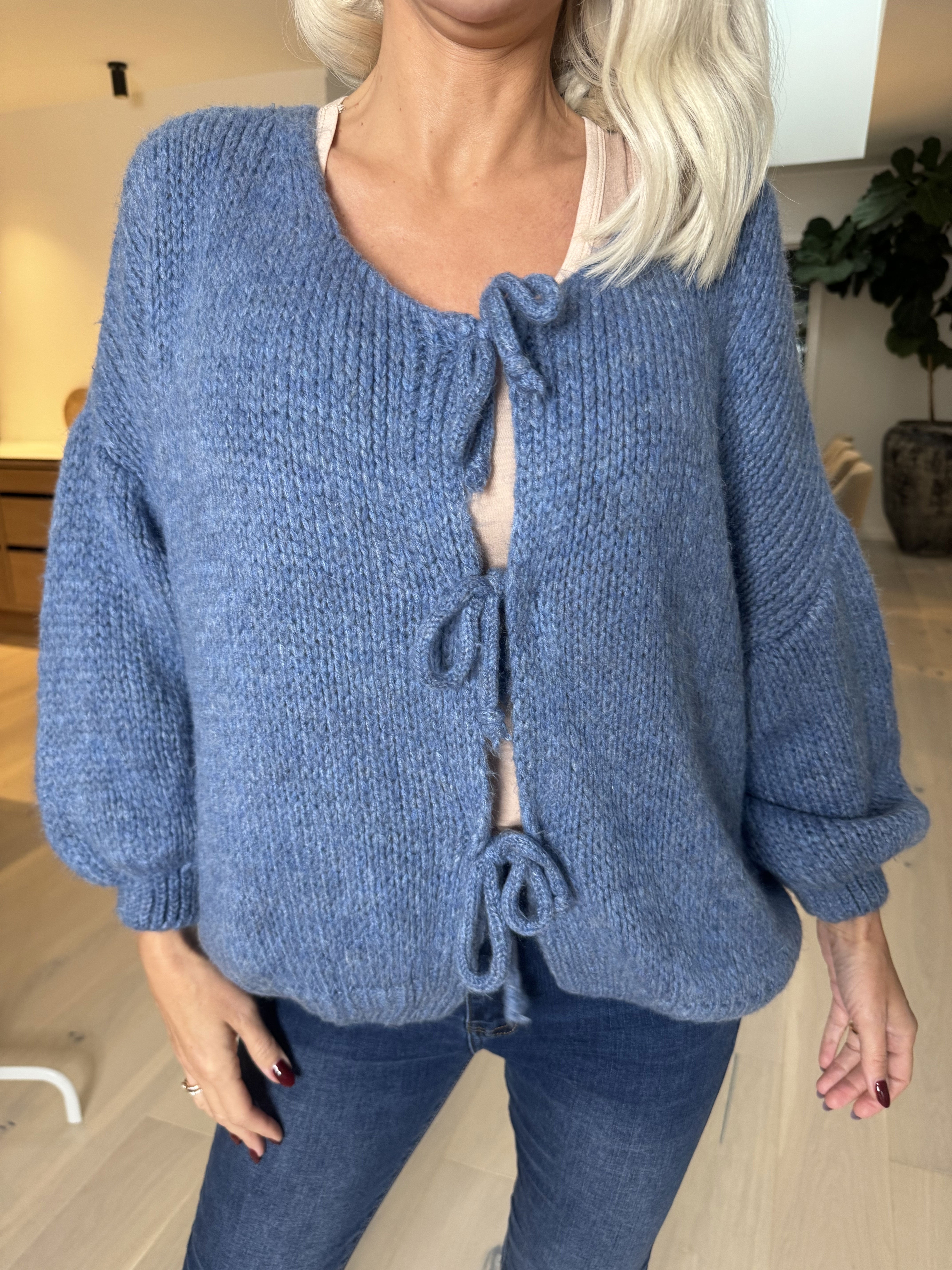 Kimberly - Söt tjock stickad kofta med rosetter